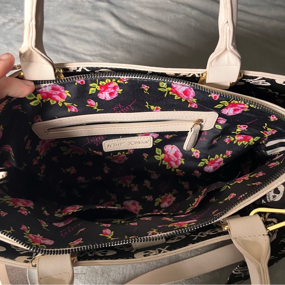 Betsey Johnson Purse - Picture 5 of 8